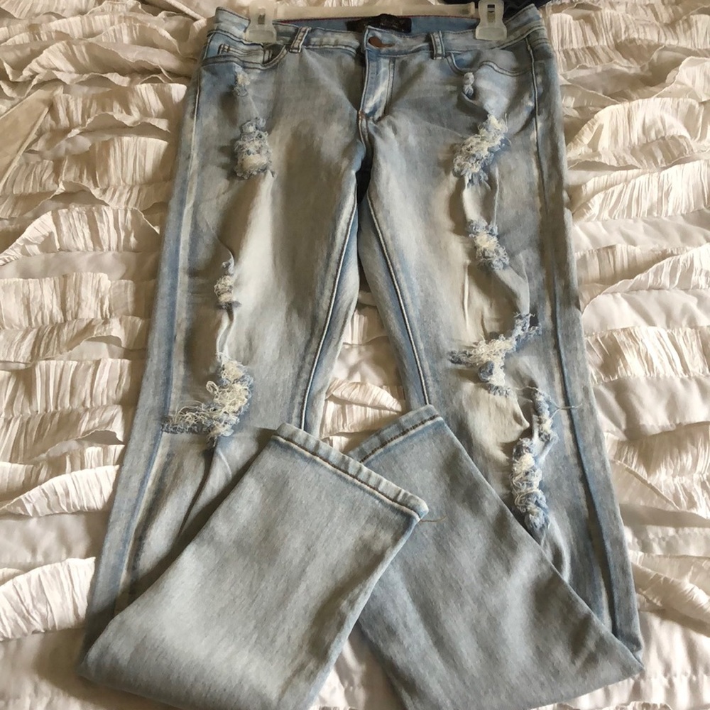 High waisted ripped jeans